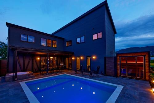 Shiga Prefecture House | POOL VILLA 莉-rei-