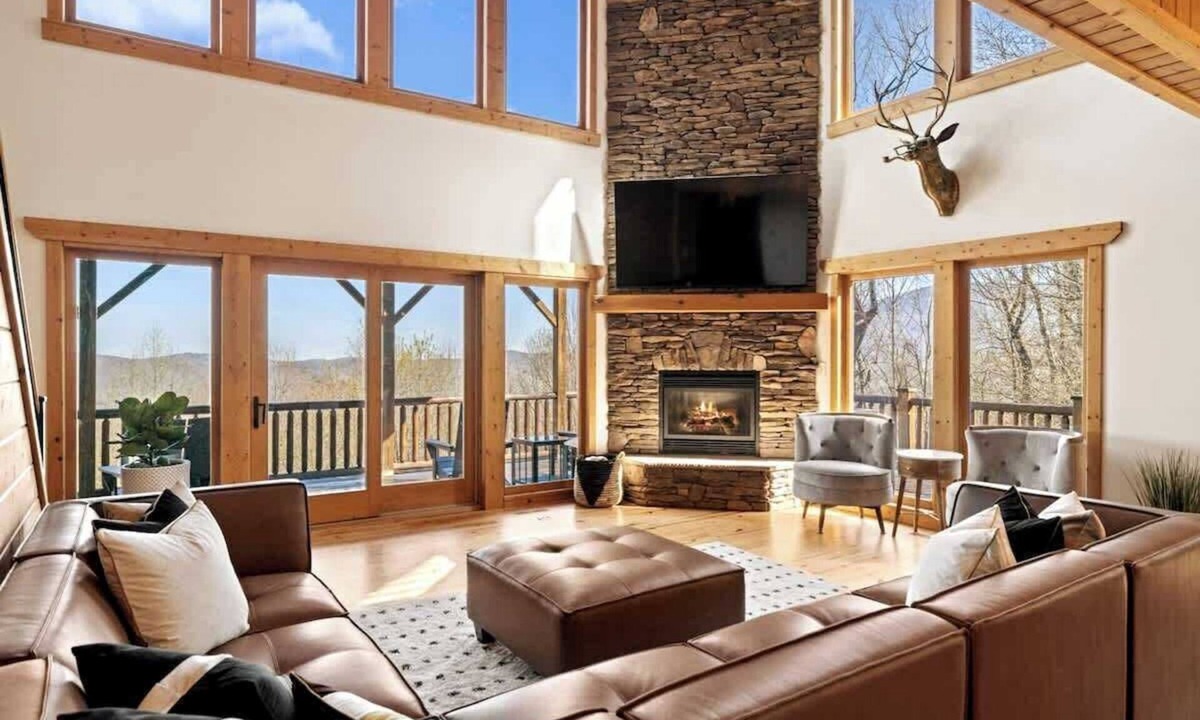 Seven Devils Cabin | Private Community~5 Bedrooms~Loaded~Amazing Mountain View’s-Jacuzzi-Game Room