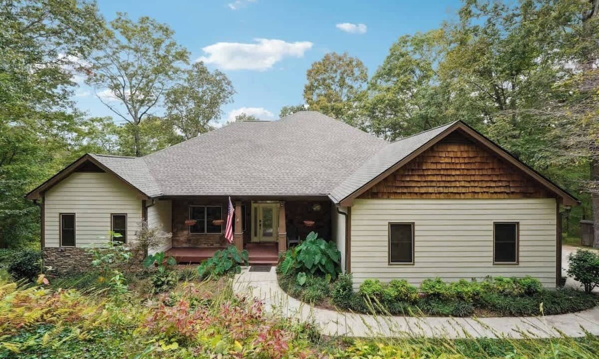 Ellijay Cabin | Private Mountain Home with Hot Tub & Game Room!