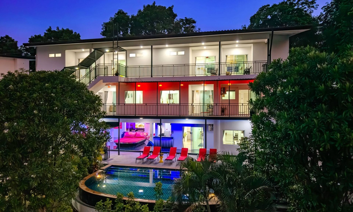 Chalong Villa | Private Pool Villa for your family and friends/Private Chef available