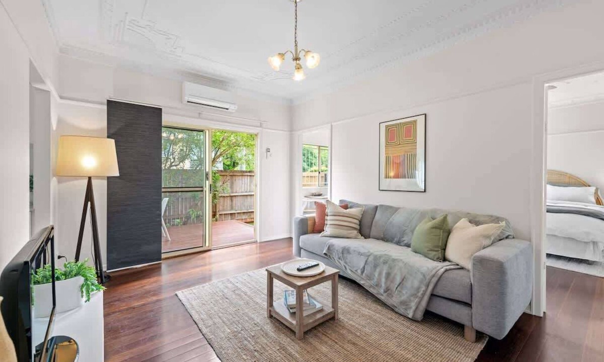 New Farm Apartment | Quiet & Bright Art Deco Apartment by New Farm Park