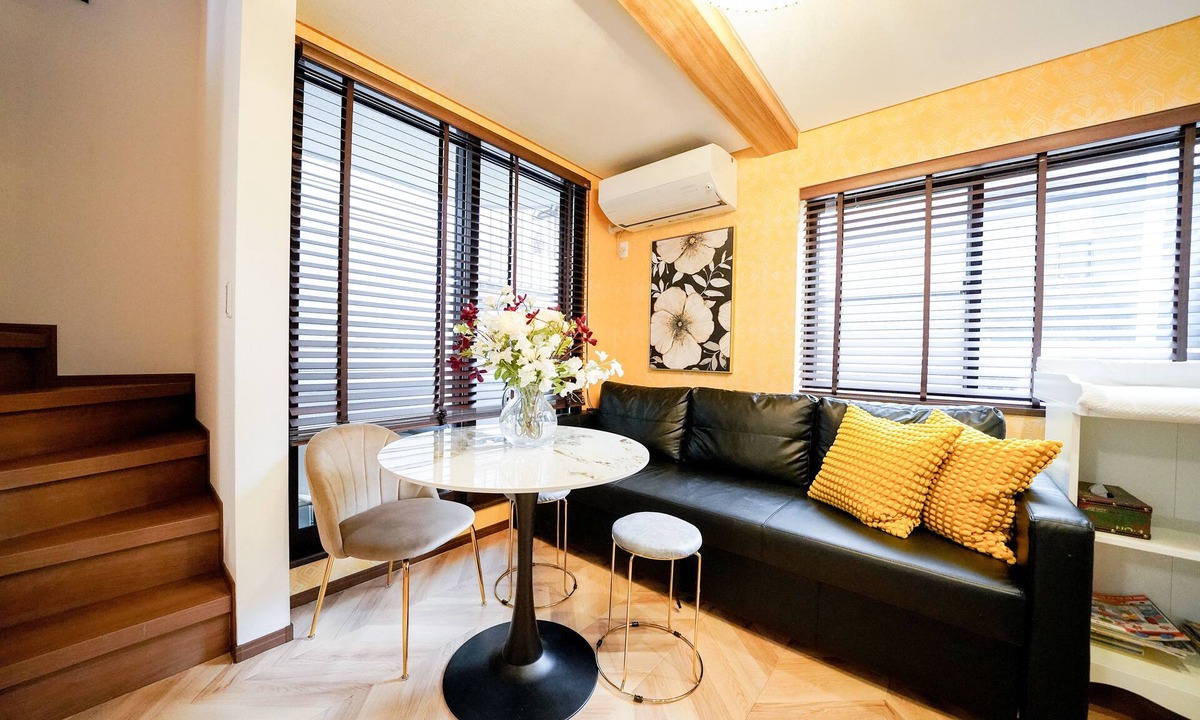 Ebisu House | Quiet residence within walking distance of Shibuya Roppongi Hiroo, supermarket retail nearby.