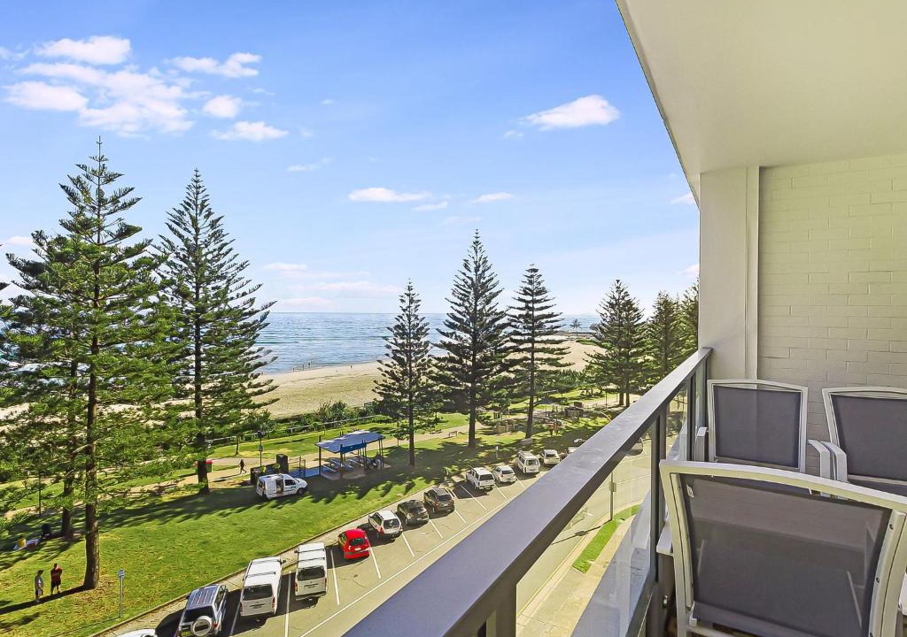 Coolangatta Apartment | Rainbow Pacific Unit 15