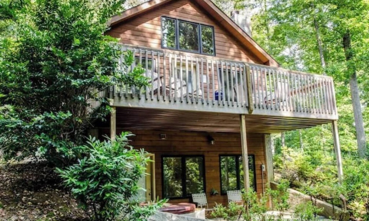 Skyland Cabin | Relaxing Mountain Retreat with Hot Tub & Privacy- Asheville-PGA Tour