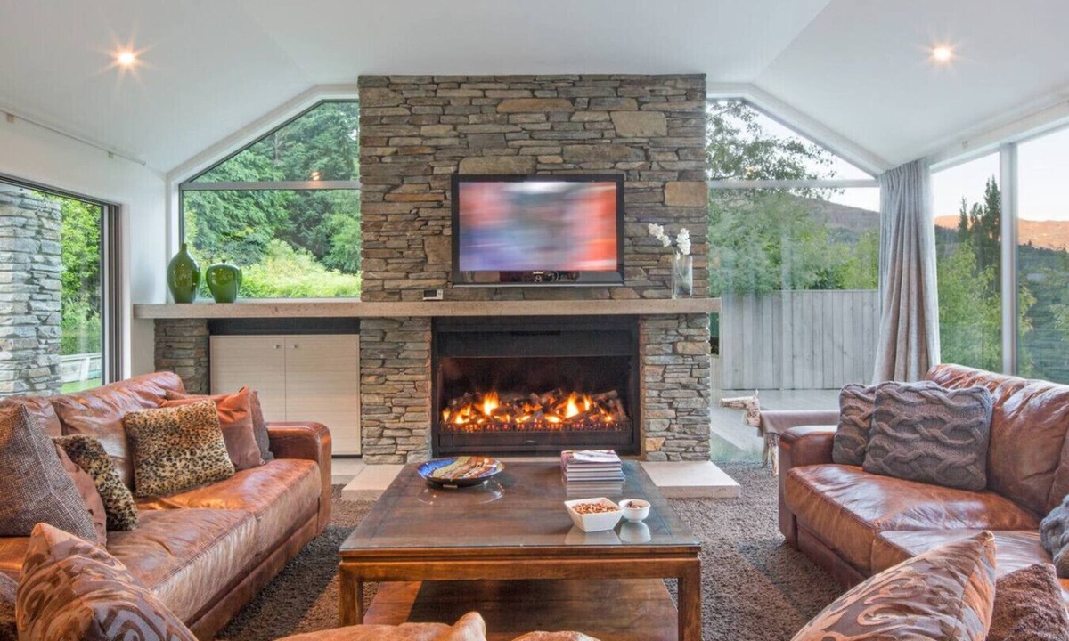 Arthur's Point Villa | Riverview Retreat by MajorDomo - Six Bedroom Home