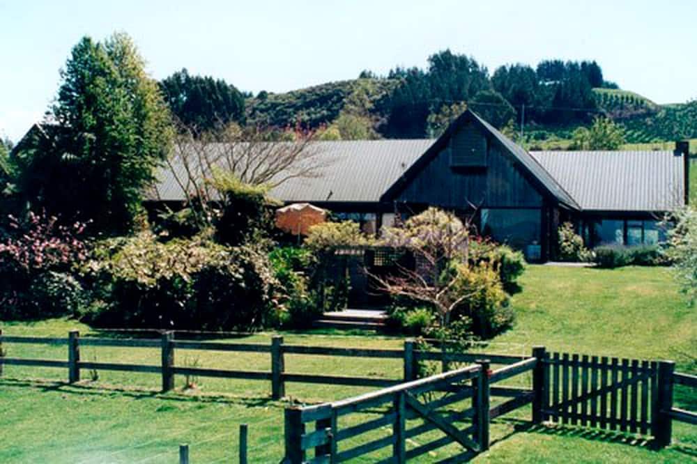 Hamurana House | Romantic Getaway Surrounded by Geothermal Wonders near Te Puia, North Island