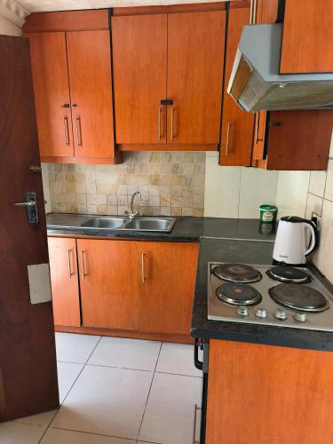 Komani Apartment | Rozza Self-catering Accommodation