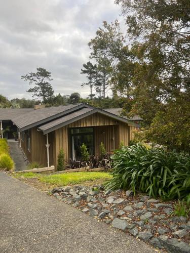 Snells Beach Apartment | Sandspit Hideaway
