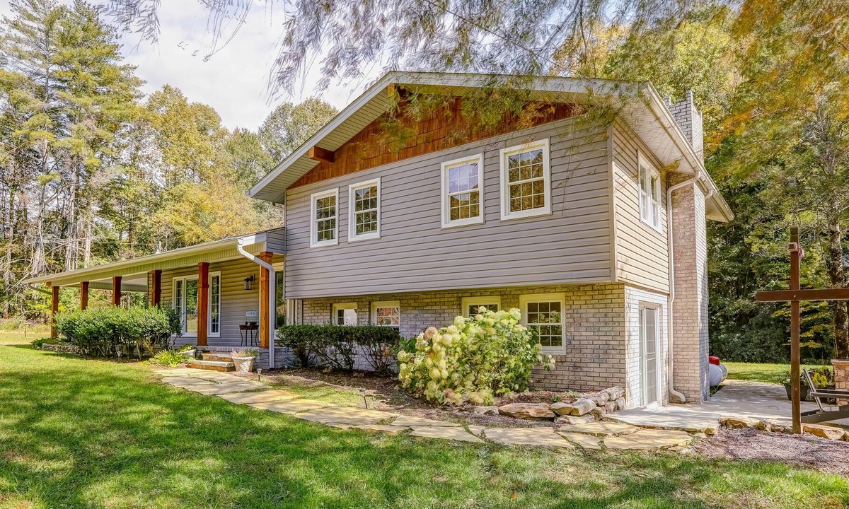 East Ellijay House | Secluded home on 6 acres with stocked pond, dock, outdoor kitchen, & fireplaces