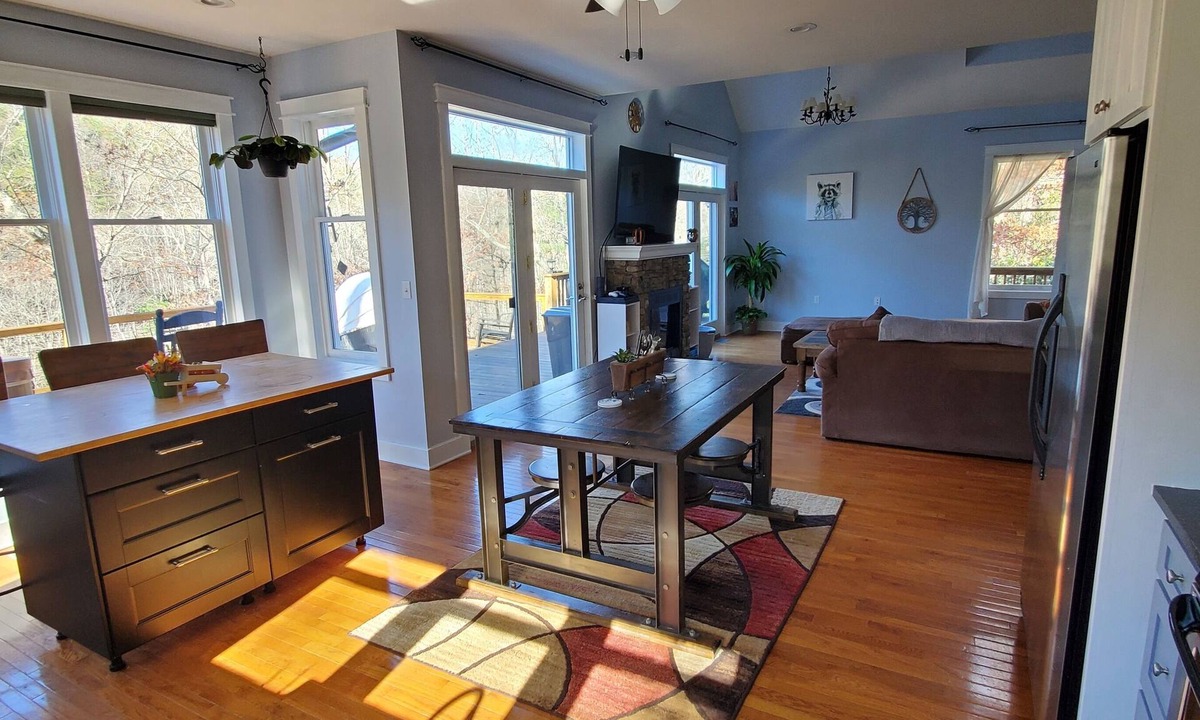 Spruce Pine House | Secluded Mountain Home for 10 w/Hot Tub & Theater