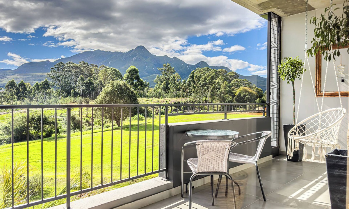 George Central Apartment | Serene 2-bedroom apartment with AC & Mountain View in George