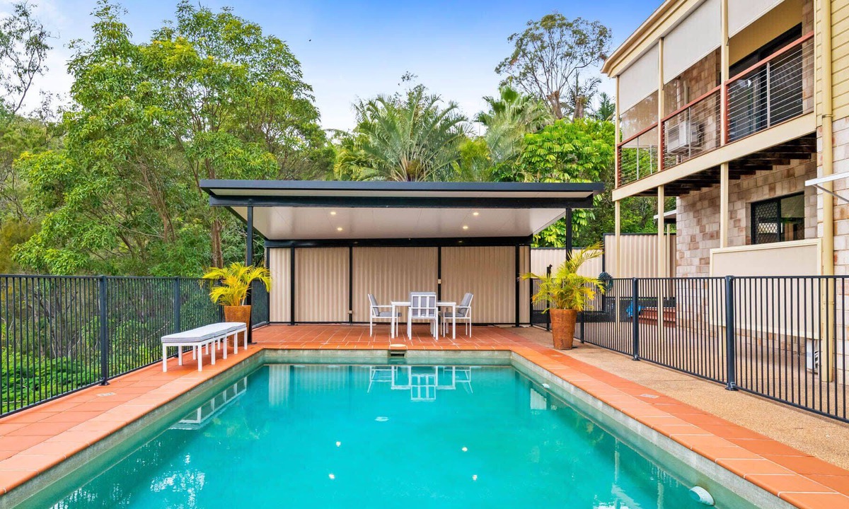 Mudgeeraba House | Serene Family Retreat with Pool and Mountain View