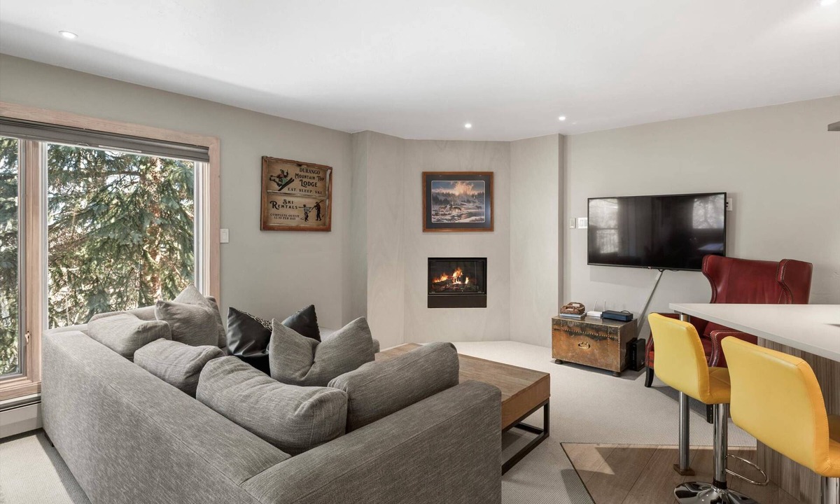 Snowmass Village Condo | Shadowbrook Snowmass Condo with Mountain Views, Pool/Hot Tub, FP, Balcony, Bonus Sleeping Den