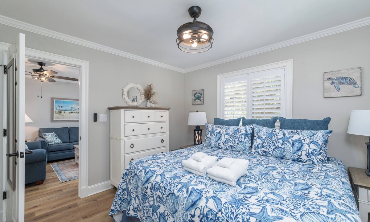 Folly Field Condo | Short easy walk to BEACH. Pools, tennis & pickleball. Cozy & Shore 2 Please!
