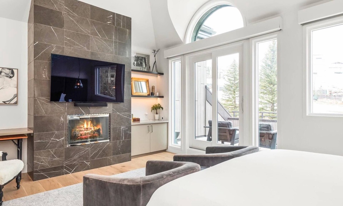 Snowmass Village House | Ski-In/Ski-out Christmas Week Special! New Townhome on Snowmass 4 Bed/4.5 Baths