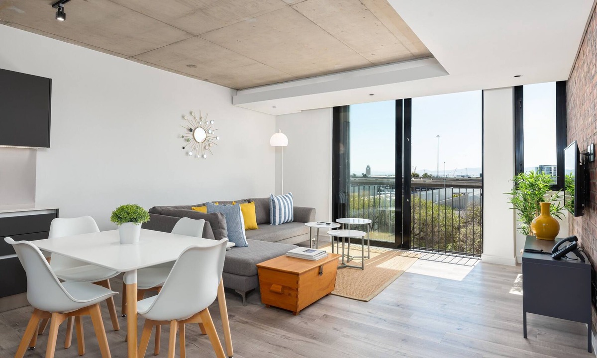 Cape Town City Centre Apartment | Spacious De Waterkant Apartment in The Signature