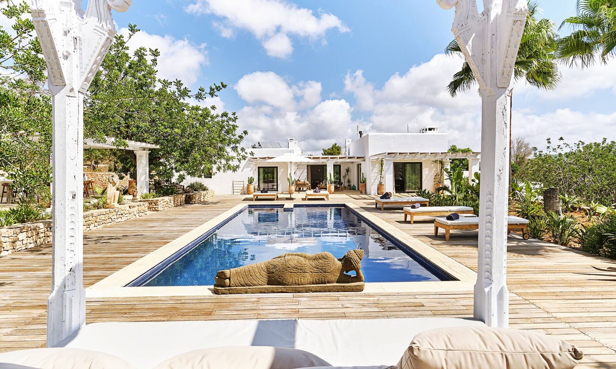 Santa Gertrudis House | Spectacular villa with the pure Ibizan essence and Nordic touches