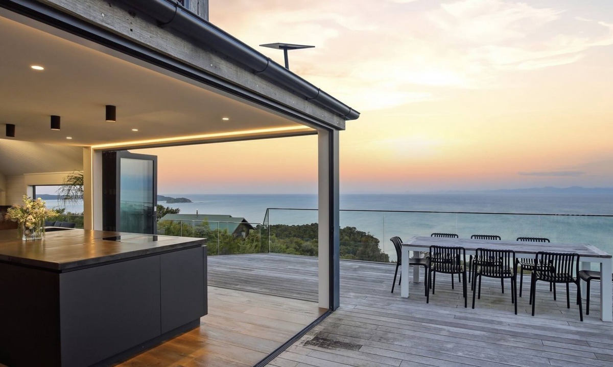 Ngaio Bay House | Split Apple Holiday House