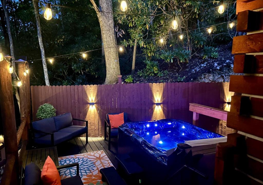 Elizabethton House | Starry Nights in the Smokey Mountains with Hot Tub Pet Friendly Cabin A