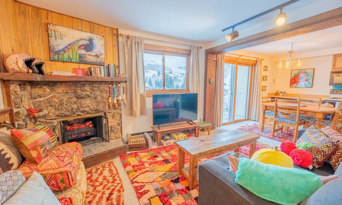 Mount Crested Butte Condo | Steps from Slopes | Pool, Hot Tub + Ski Bus