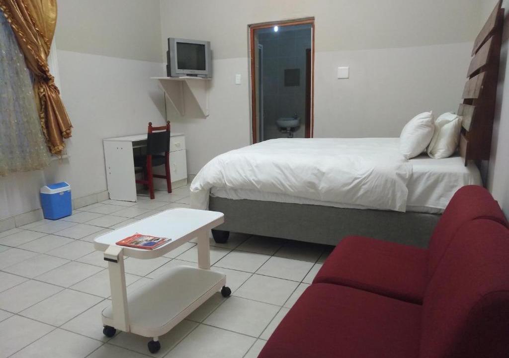 Port Elizabeth Central Apartment | Steps Guest Lodge