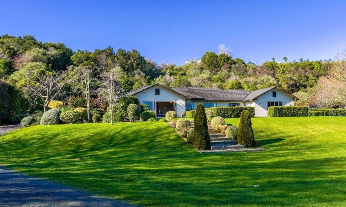 Tikitere House | Stunning and Spacious 5-Bedroom Home in Rotorua