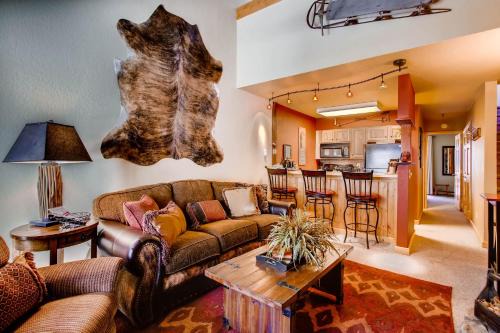 Mount Crested Butte Apartment | Tastefully Decorated Emmons Condo