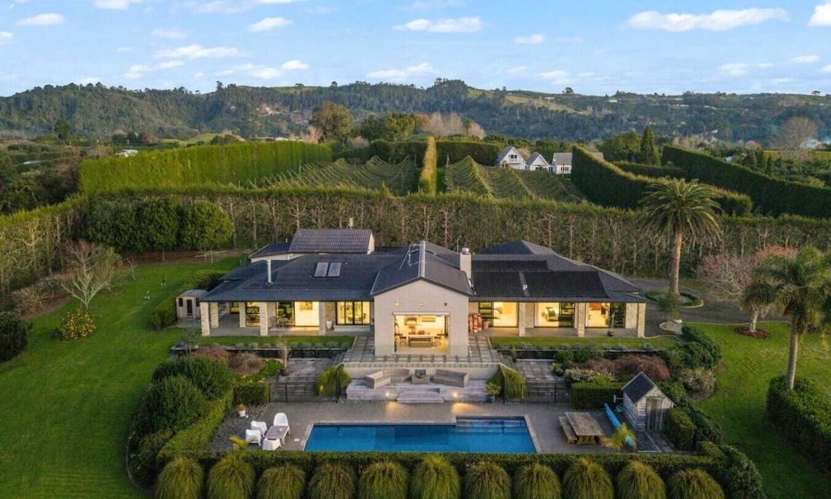 Whakamarama House | Te Puna 5BR Estate | Pool, Tennis, Sauna, Cottage