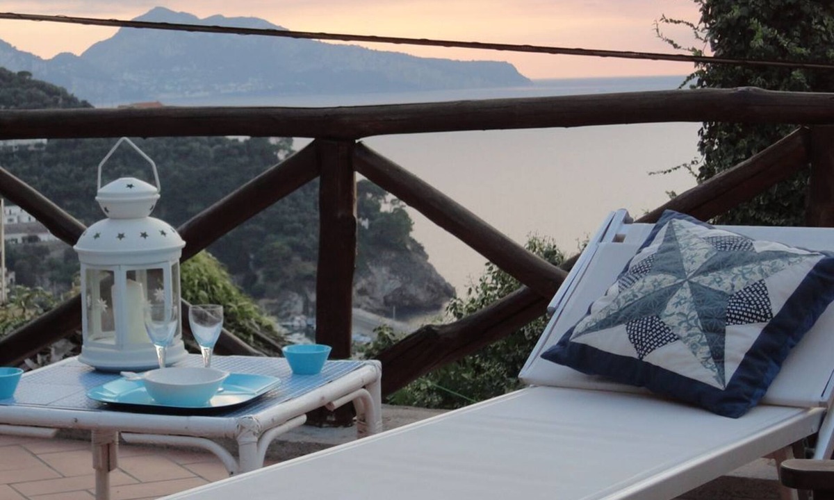 Schiazzano Ski Chalet | THE ANNEX A small house overlooking Capri, very close to Sorrento, Naples, and Pompeii,