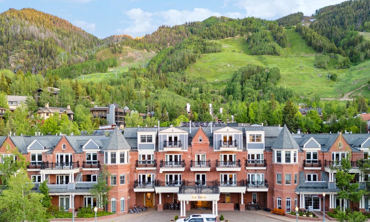 Downtown Hotel | The Aspen Mountain Residences Luxury 1 Bedroom Mountainside