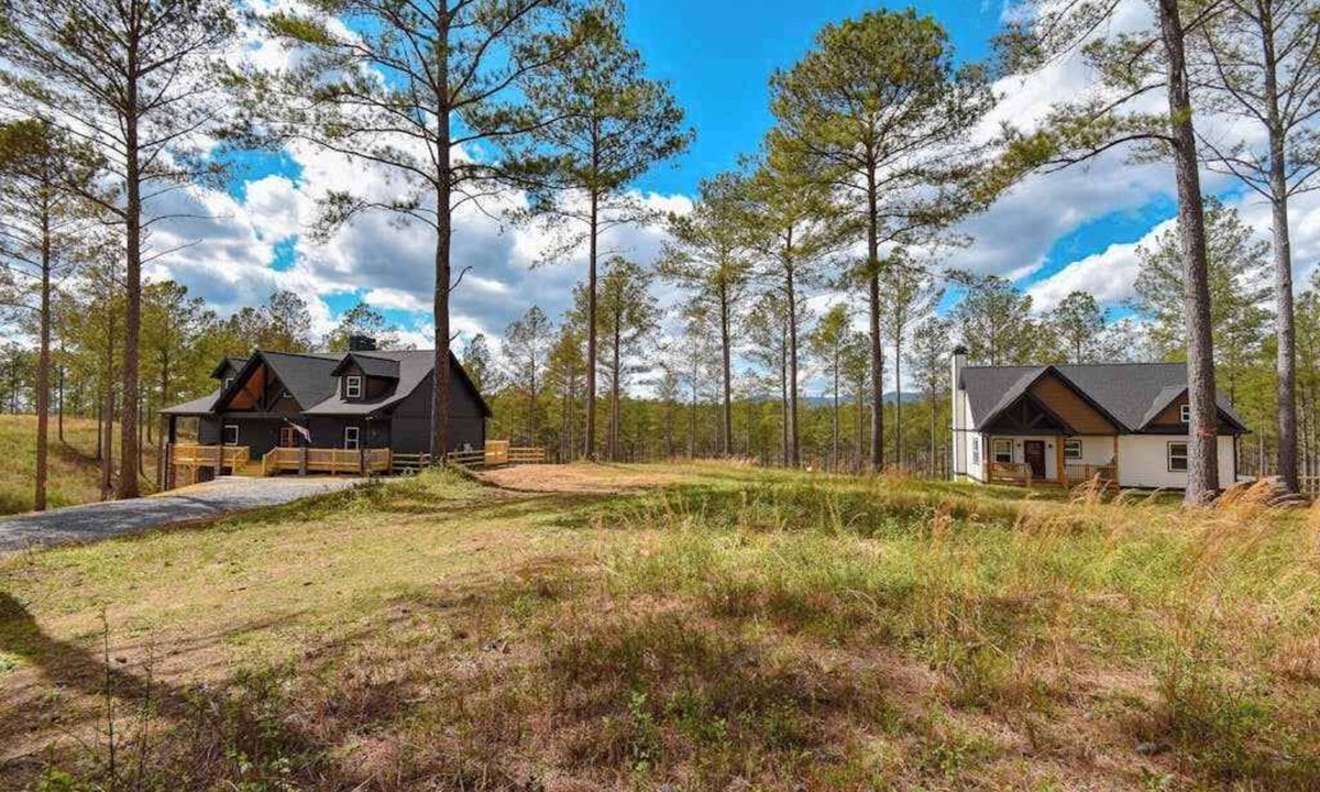 Ellijay House | The Cabins at Mountain Peak Retreat with Game Rooms