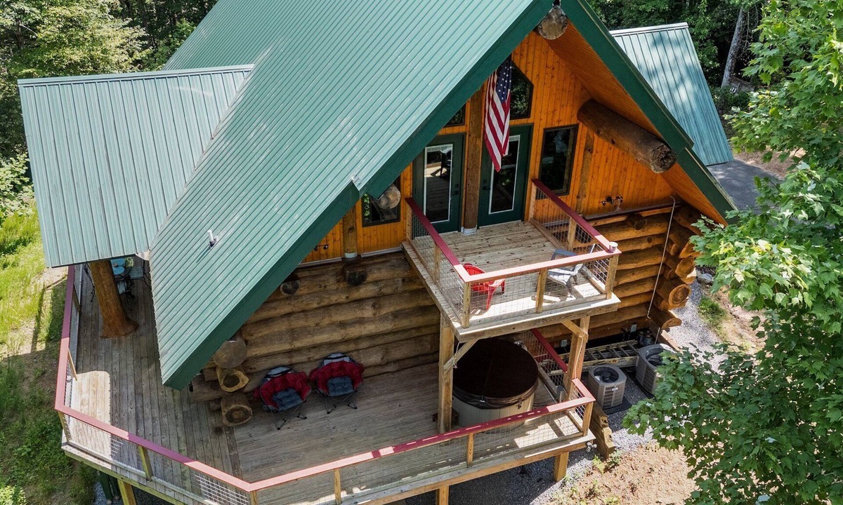 Brevard Cabin | The Missing Peace Cabin - Hot Tub, Private 3BR Mountain Reset Near Pisgah Nat’l