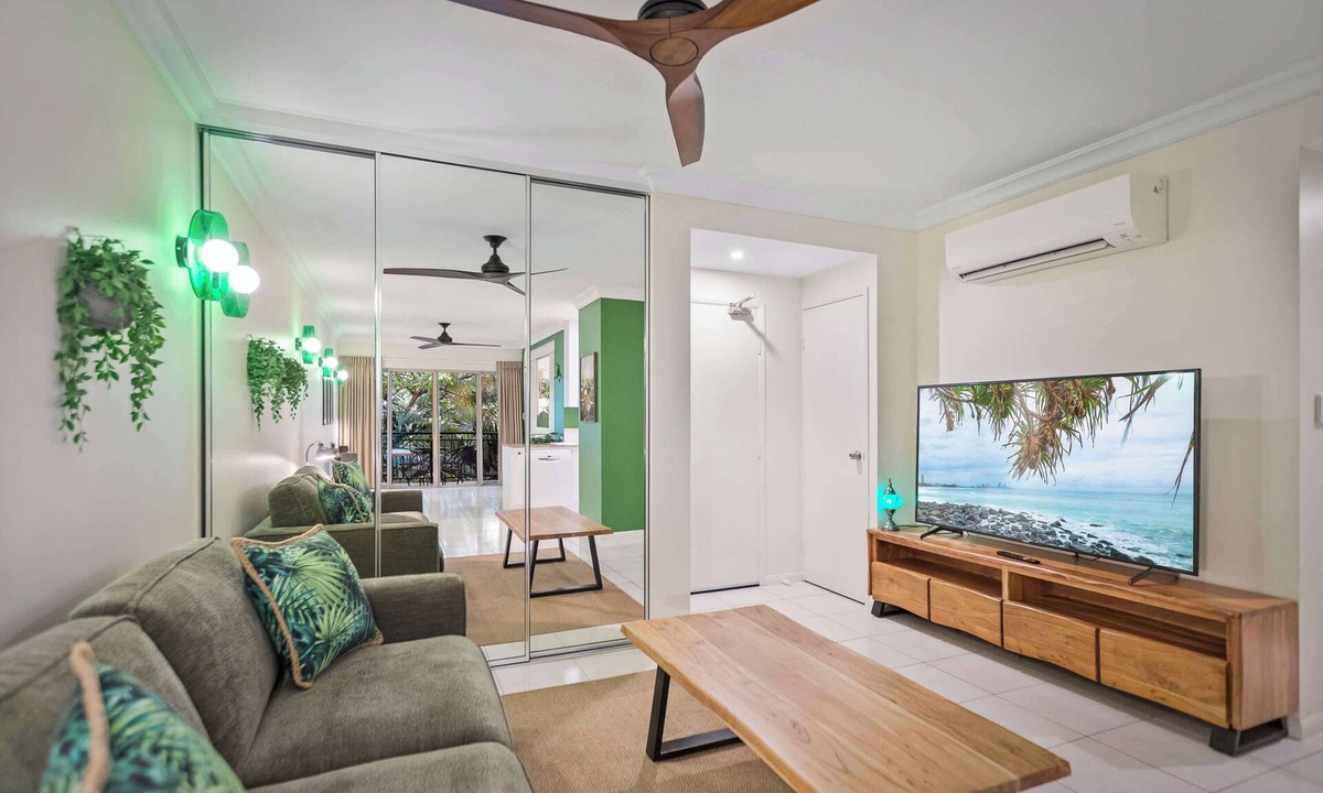 Cairns North Apartment | Tropical Resort Escape