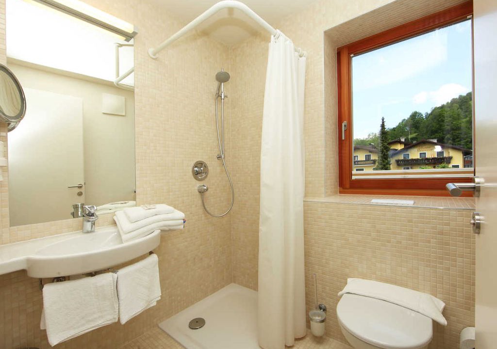 Thumersbach Apartment | Two-Bedroom Apartment with Terrace - Apartment Haus Sonne