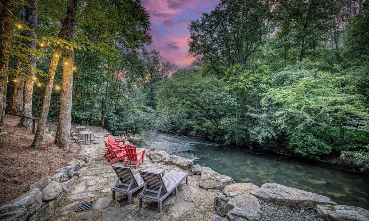 Epworth House | Ultimate Creek Retreat- private 250 ft waterfront - Hot Tub, Sauna, Game Room