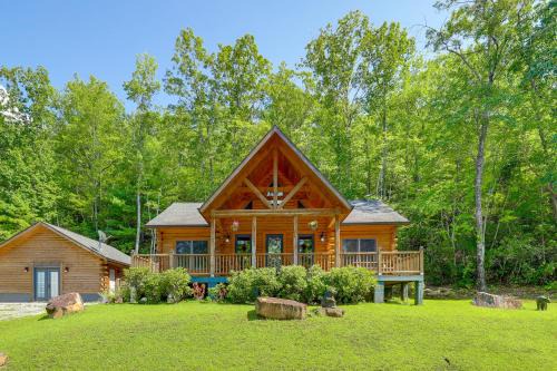Frank House | Updated Cabin By Linville Falls: Deck & Game Room!