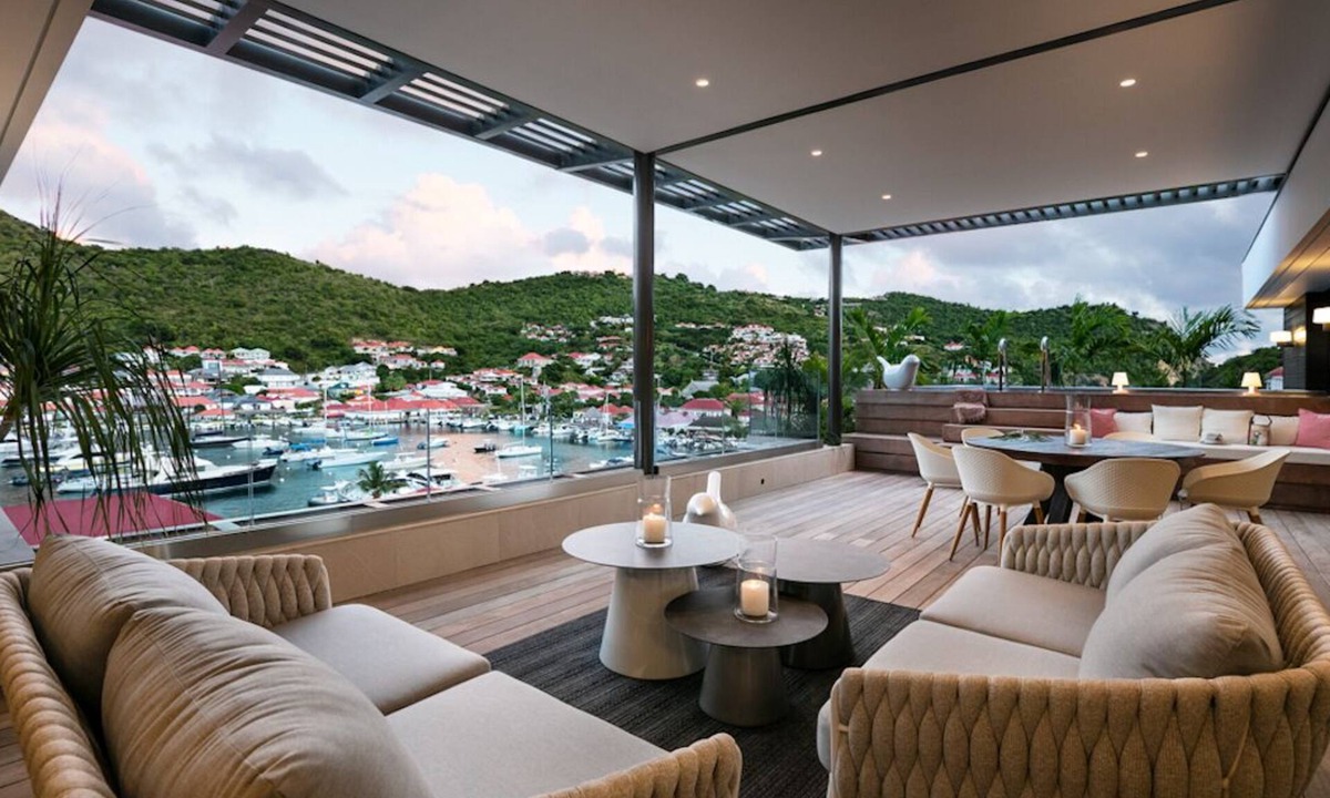 Gustavia Apartment | Upscale Penthouse - 3 Bedrooms - Jaccuzi - Harbor View - Heart of Gustavia