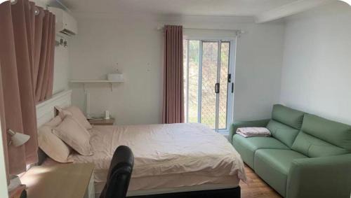 St. Lucia House | UQ master room for 3 people with back yard U2