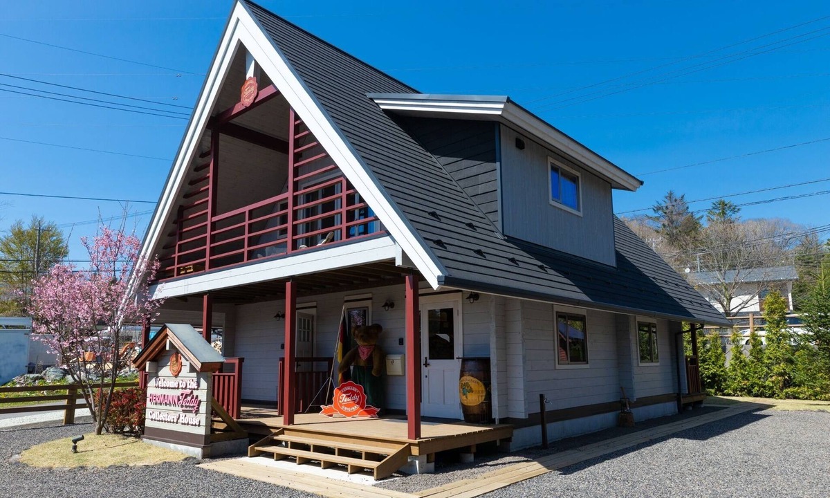 Kitasaku-gun Cottage | Uta A log house designed in the image of a teddy b/Kitasaku-gun Nagano