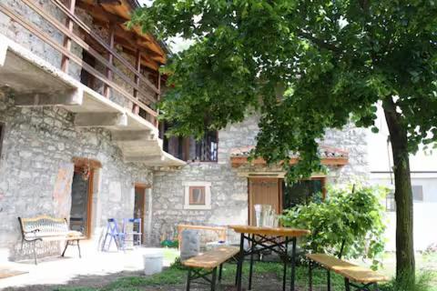 Komen House | Vale