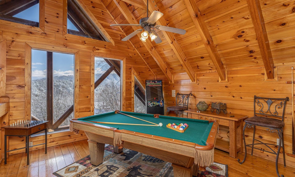 Pigeon Forge Cabin | Views, Views! CLEAN near DOLLYWOOD 5 stars, Game Room, Hot Tub, Close to all