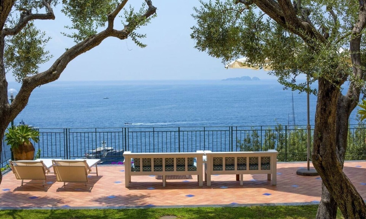 Arienzo Villa | Villa Affascinante - Villa with direct sea access