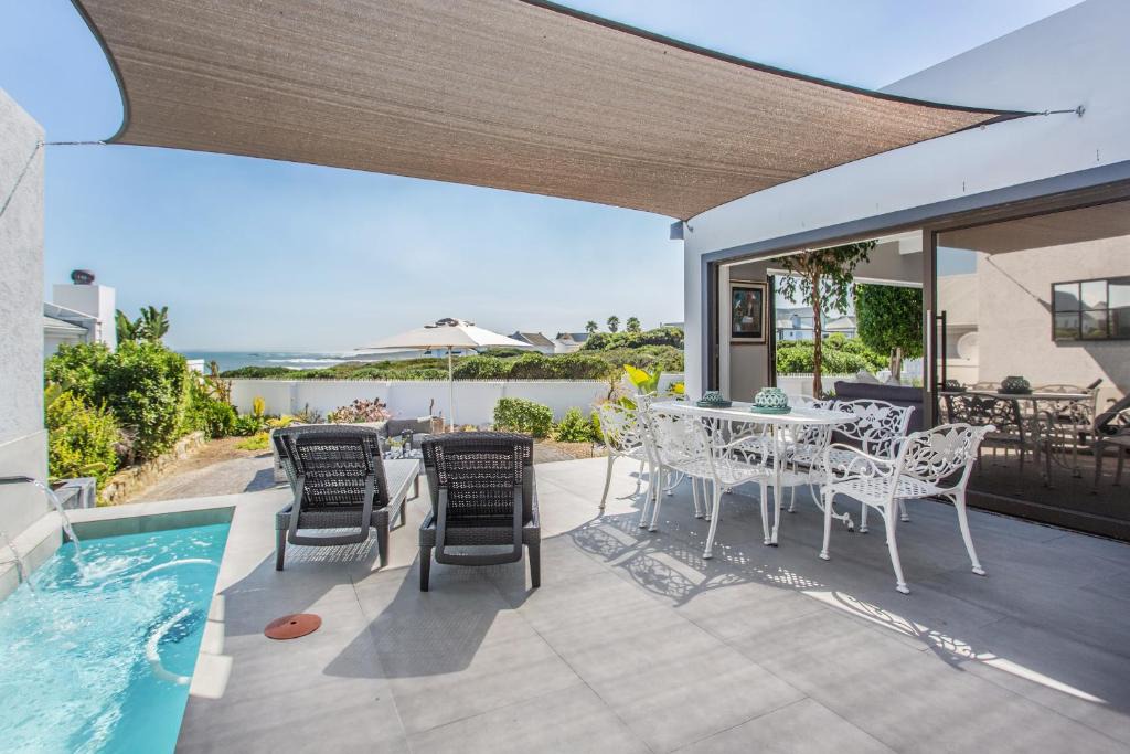 Grotto Bay Villa | Villa Blau Beachfront Beach House in Grotto Bay Private Nature Reserve - West Coast