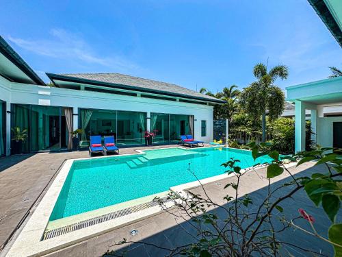 Ban Saiyuan Villa | VILLA DESTINY - Luxury Villa Near Nai Harn Beach