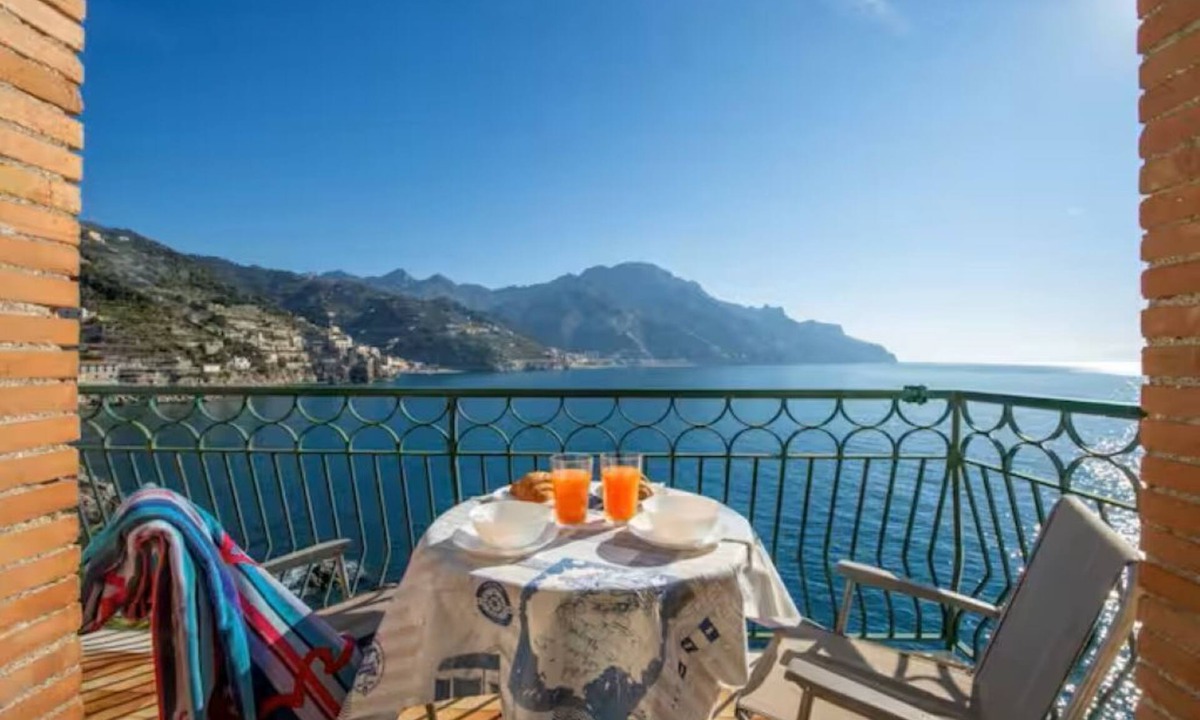 Ravello Villa | VILLA DI PALMA access to the beach and solarium
