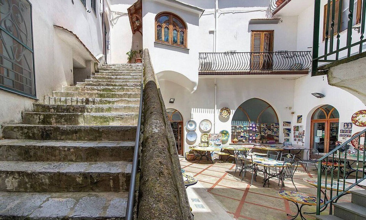 Ravello House | Villa Elicona G: A welcoming two-story apartment situated in a central location, at a short distance from the Cathedral of Ravello, with Free WI-FI.