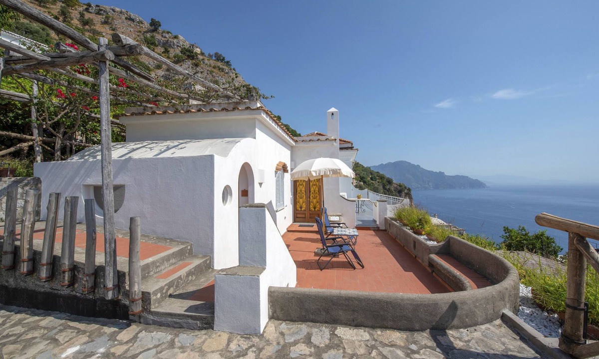 Conca dei Marini Villa | Villa Gilda: Elegance and Breathtaking Views Between Sky and Sea.