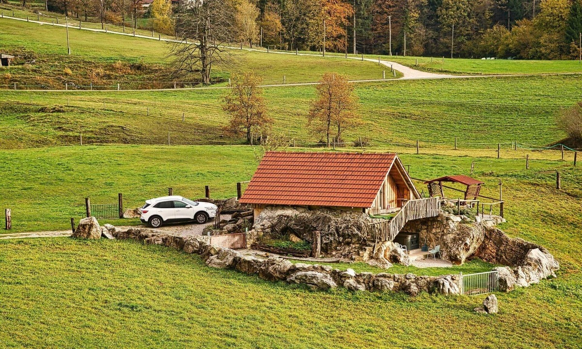Ivancna Gorica Apartment | Visnja Gora Meadow Hideaway with Terrace - Standard One Bedroom Apartment with Terrace
