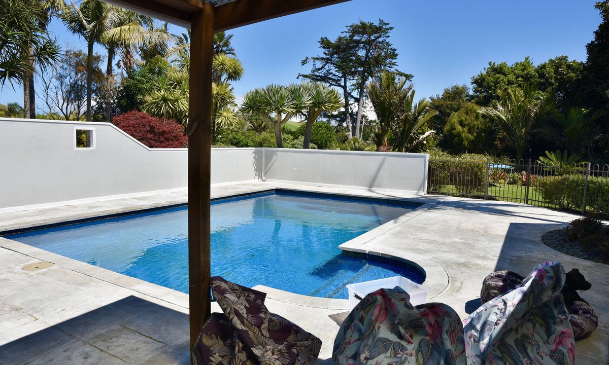 Wainui House | WAINUI GARDEN HIDEAWAY a little gem in a garden oasis.