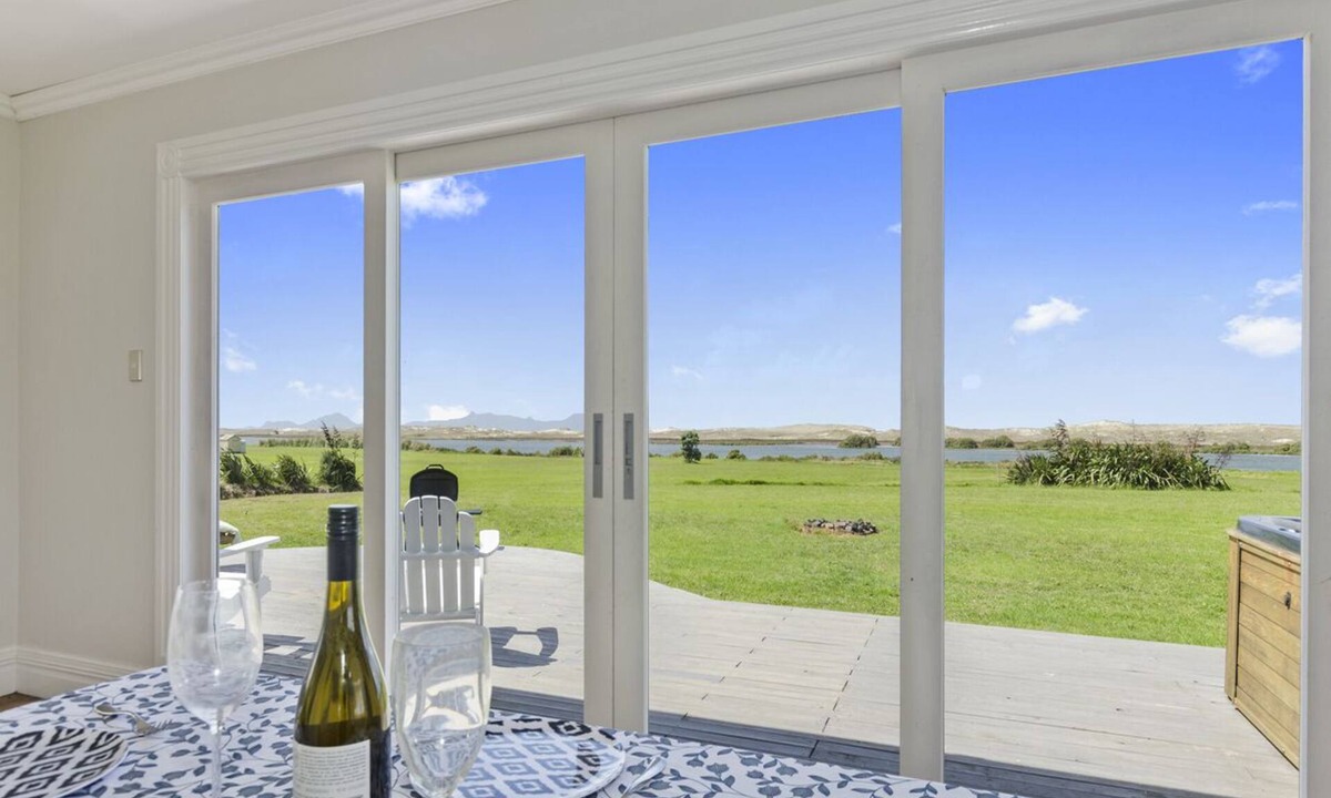 Waipu House | Waipu Dunes - with Spa Waterfront walk to the beach. Pet-Friendly! Waipu Cove